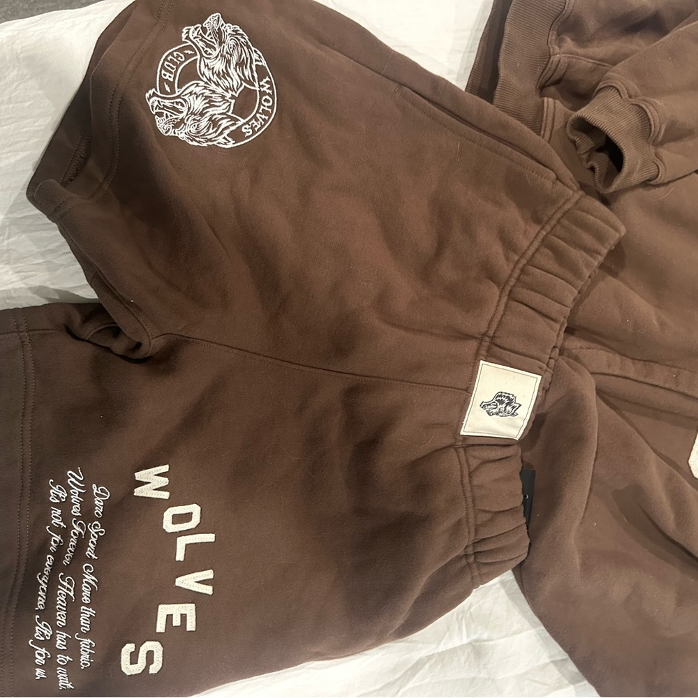 Brown Wolves Hoodie and Shorts Set - Picture 2 of 5
